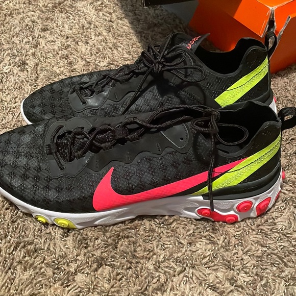 React Element 55 'Checkered Crimson Volt' - Picture 1 of 1